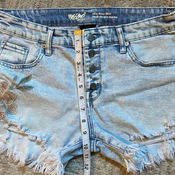 3/$15 LIKE NEW π΄ππππππ πππ-π
ππ π ππππ Jean shorts - Picture 7 of 7